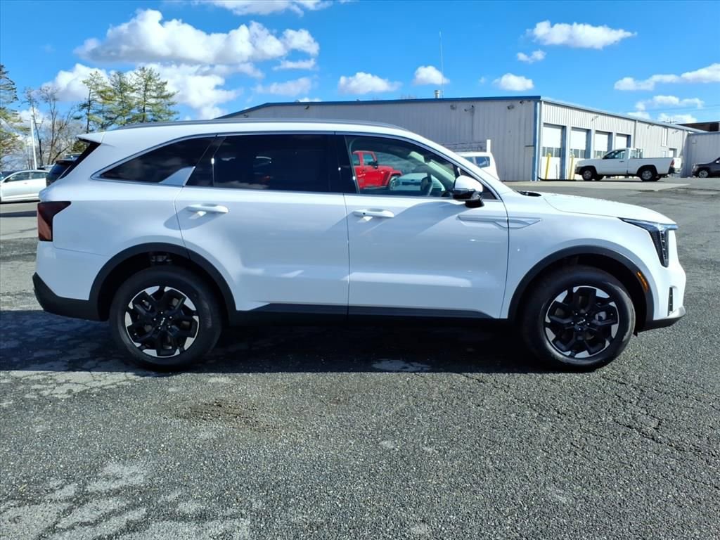 New 2026 Kia Sorento S image 3
