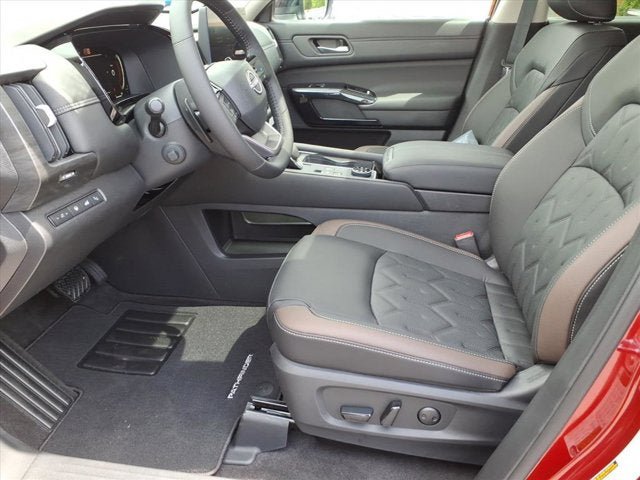 New 2026 Nissan Pathfinder Platinum w/ Cargo Package AWD/4WD image 7