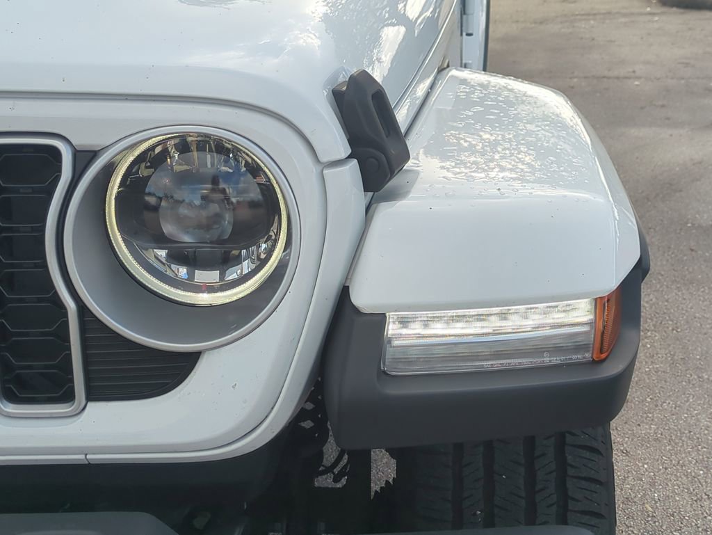 Used 2025 Jeep Wrangler Unlimited Sahara w/ Safety Group AWD/4WD image 11