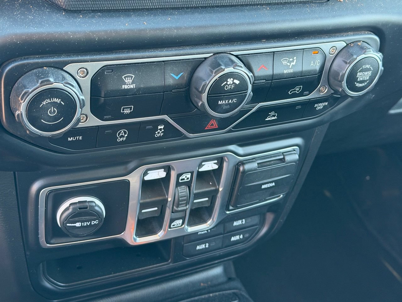 Used 2023 Jeep Wrangler Unlimited Sport AWD/4WD image 25
