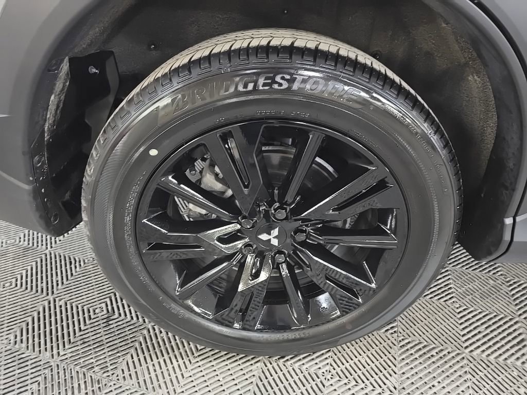 Used 2024 Mitsubishi Eclipse Cross LE image 13