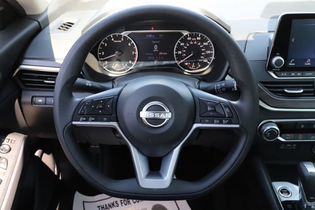 Used 2025 Nissan Altima 2.5 SV FWD image 21