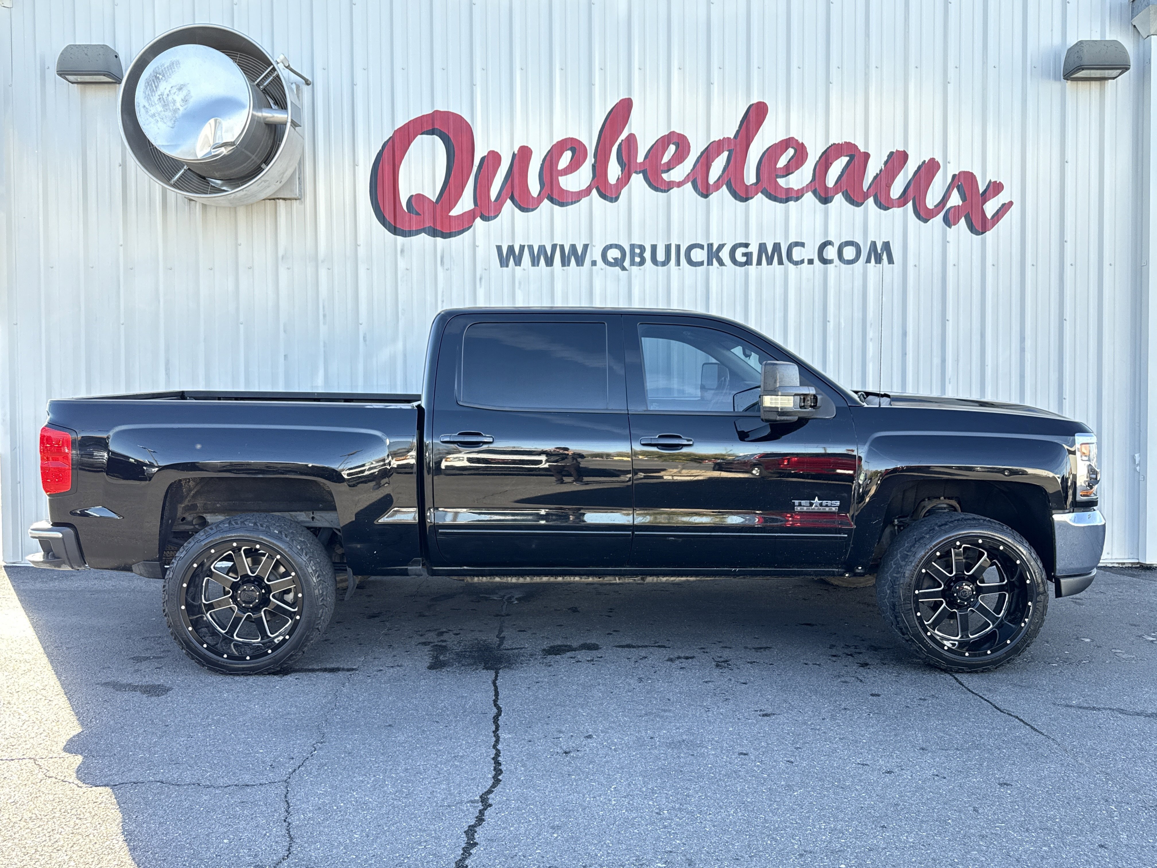 Used 2018 Chevrolet Silverado 1500 LT w/ Texas Edition image 22