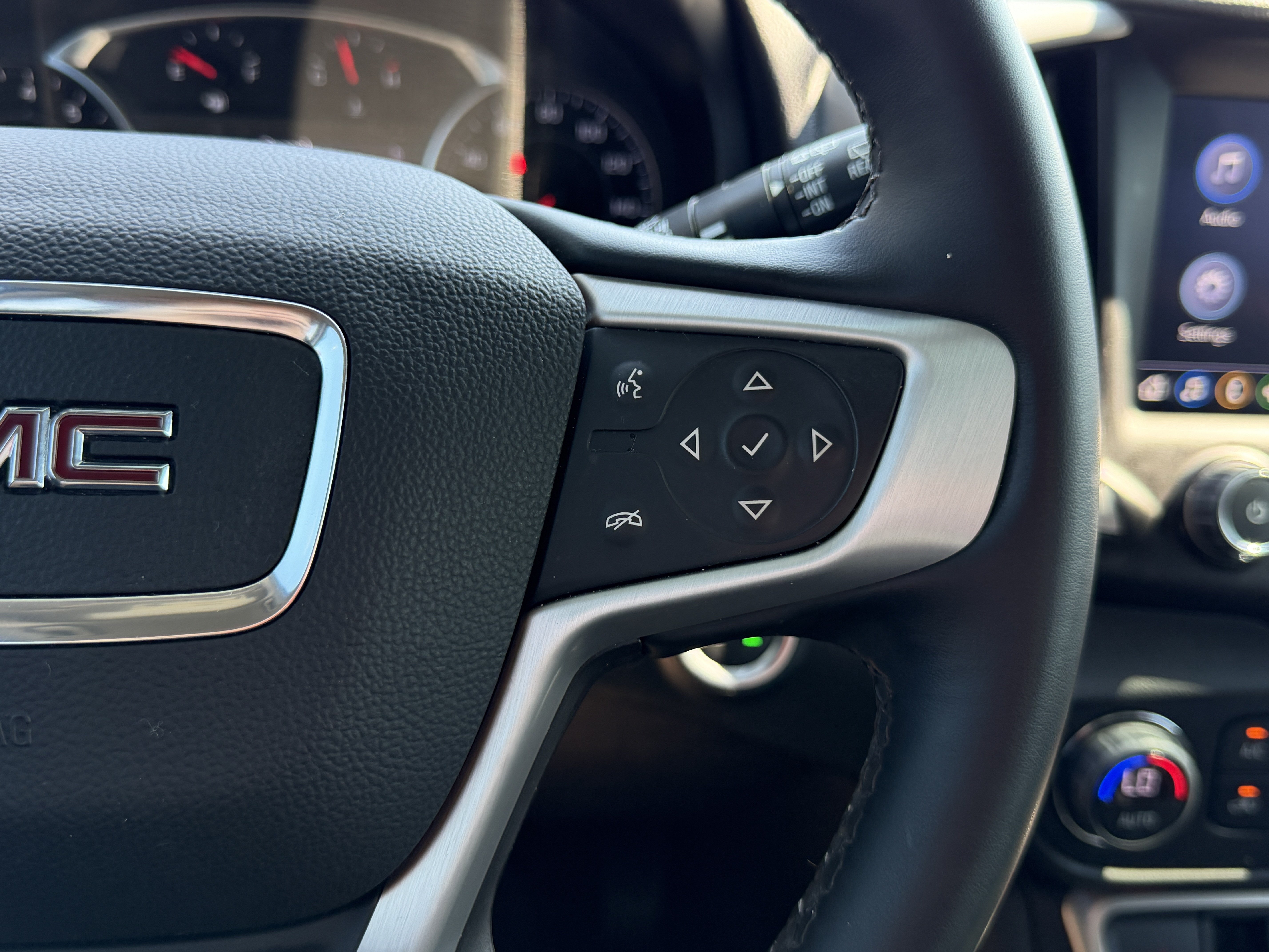 Used 2024 GMC Terrain SLT w/ Elevation Edition AWD/4WD image 18