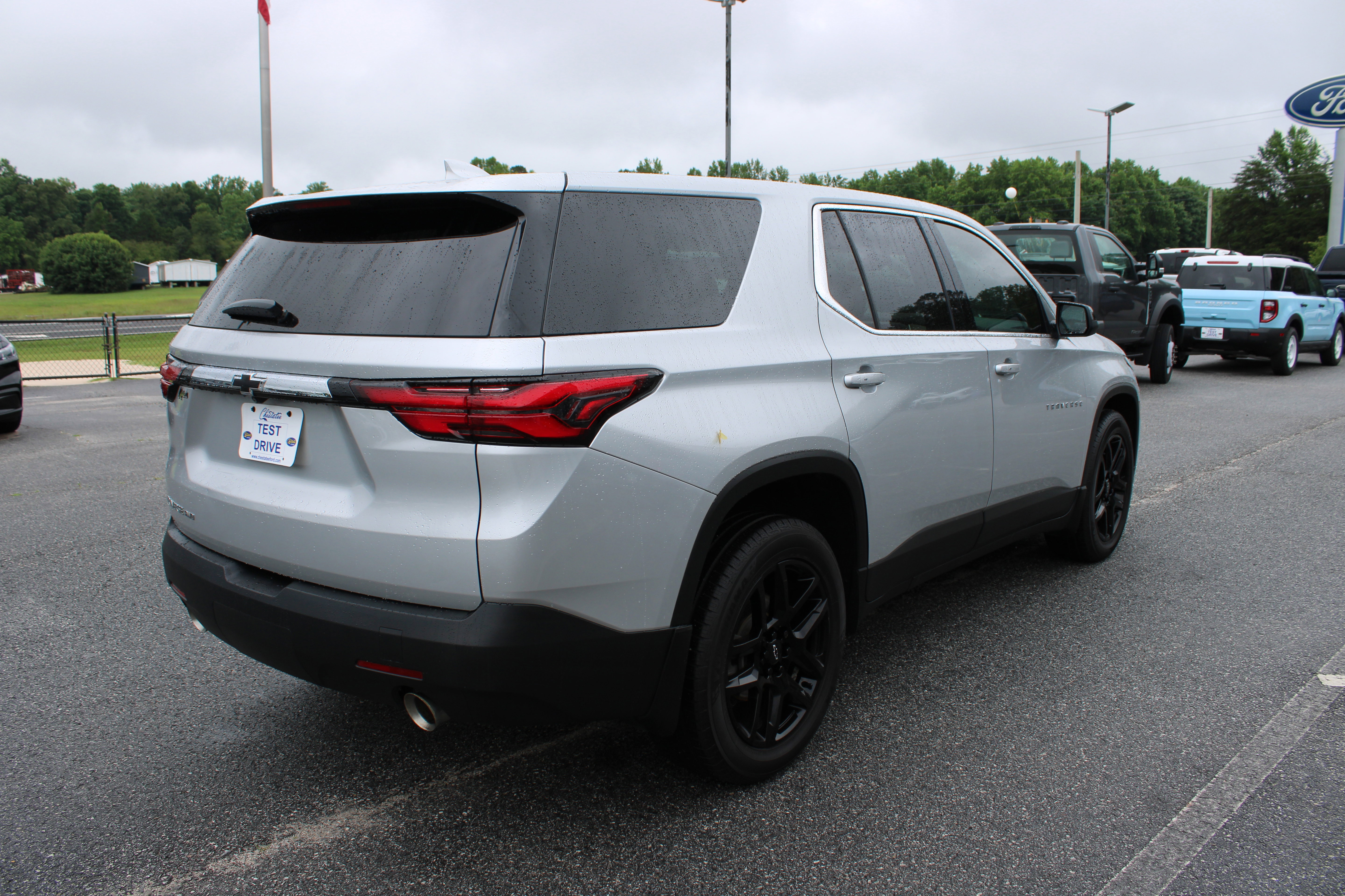 Used 2022 Chevrolet Traverse LS w/ LPO, Cargo Package AWD/4WD image 6