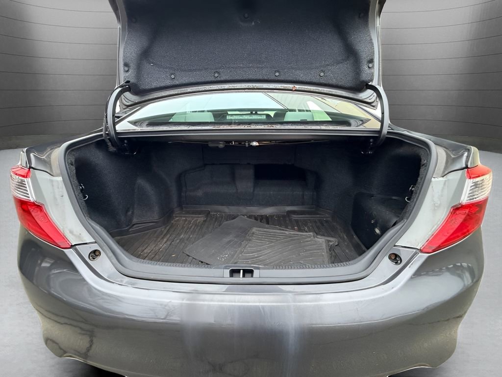 Used 2014 Toyota Camry XLE w/ Leather Package image 19