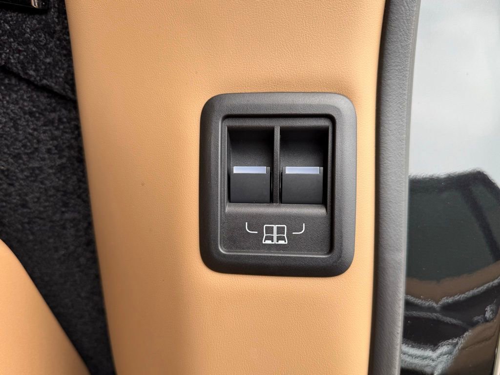 Used 2025 Land Rover Range Rover Long Wheelbase SE AWD/4WD image 36