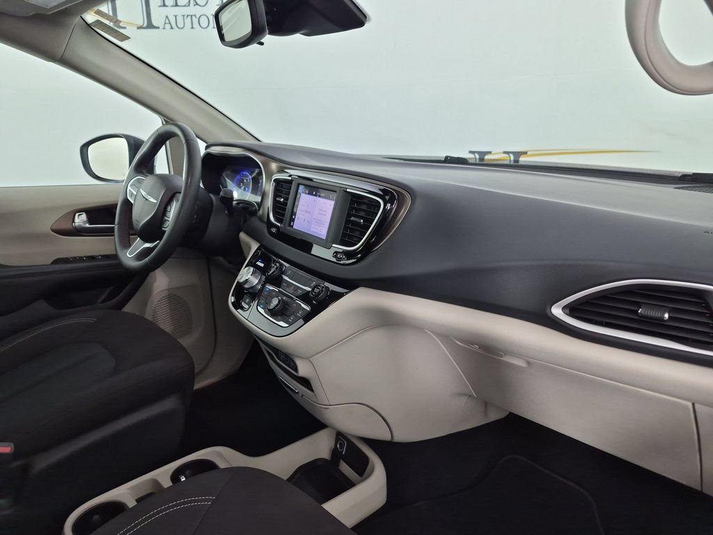 Used 2023 Chrysler Voyager LX FWD image 36