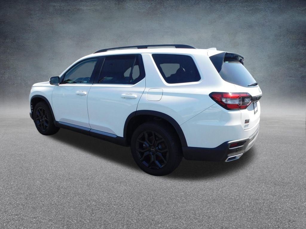 Used 2025 Honda Pilot Touring image 5