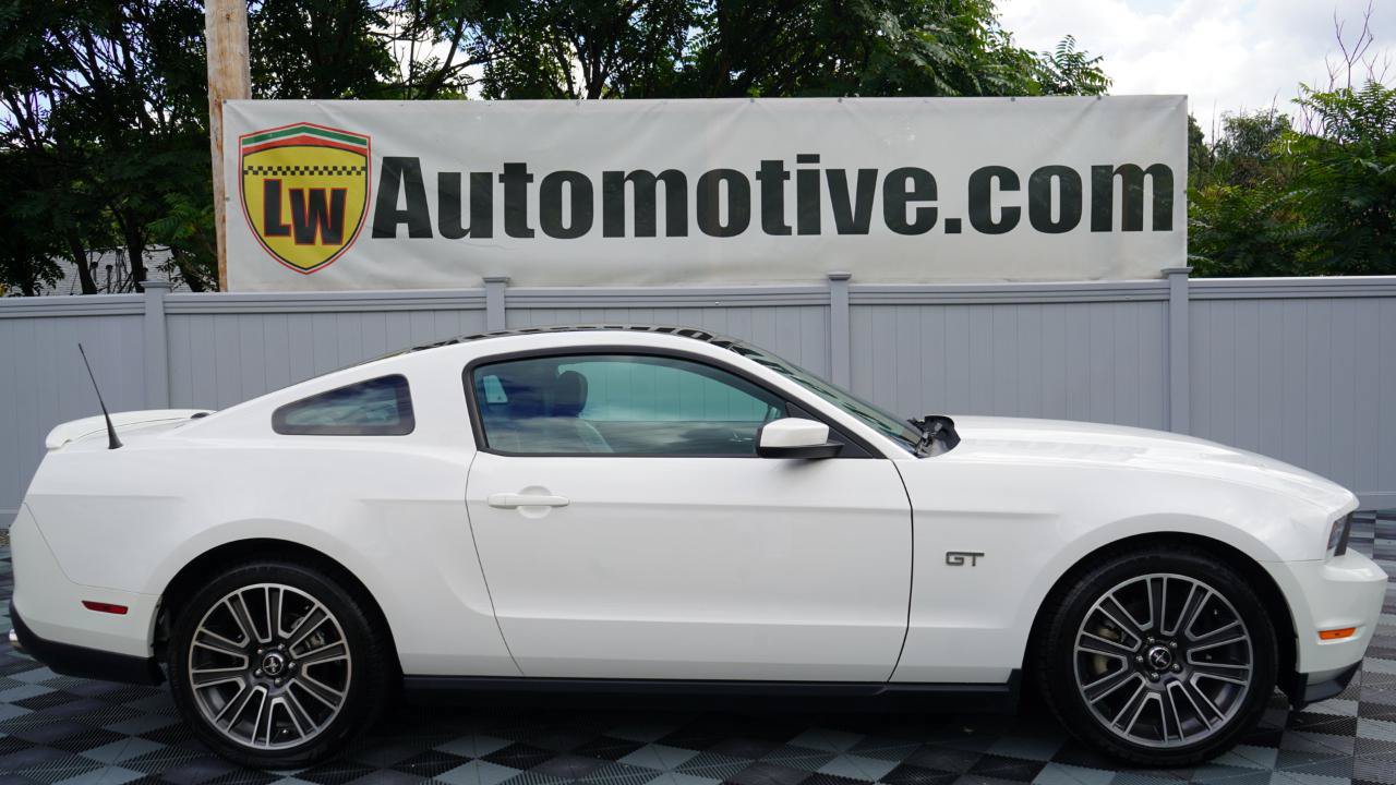 Used 2010 Ford Mustang GT RWD image 5