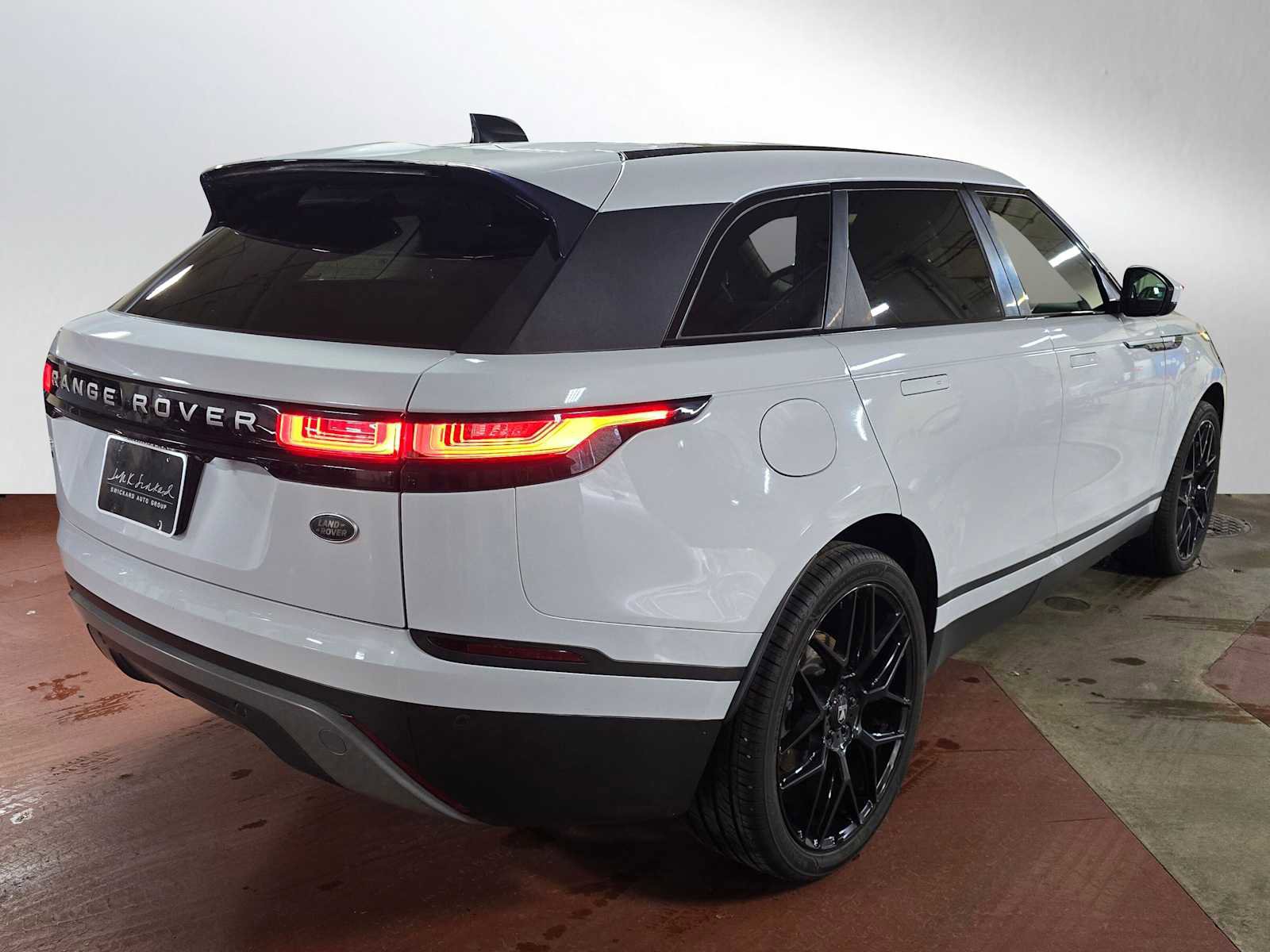 Used 2018 Land Rover Range Rover Velar S image 3