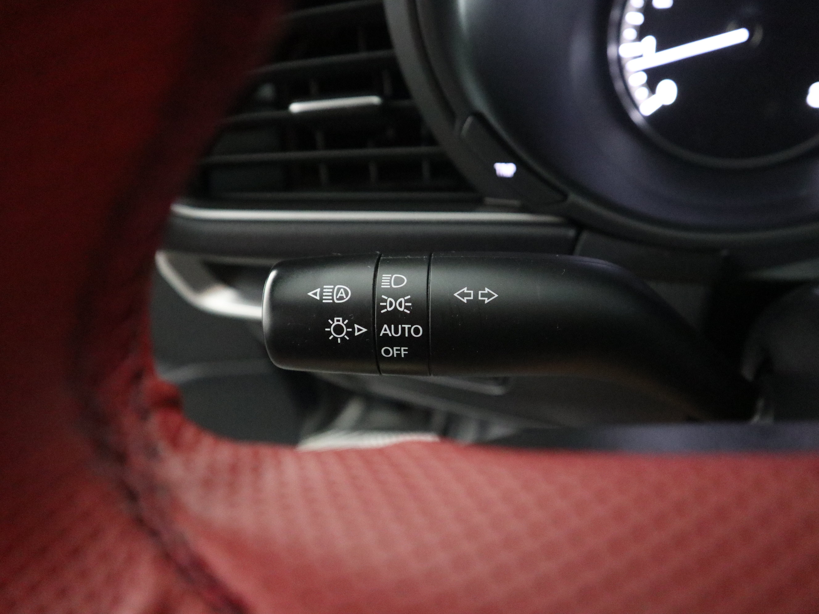 Certified 2025 MAZDA MAZDA3 s FWD image 25