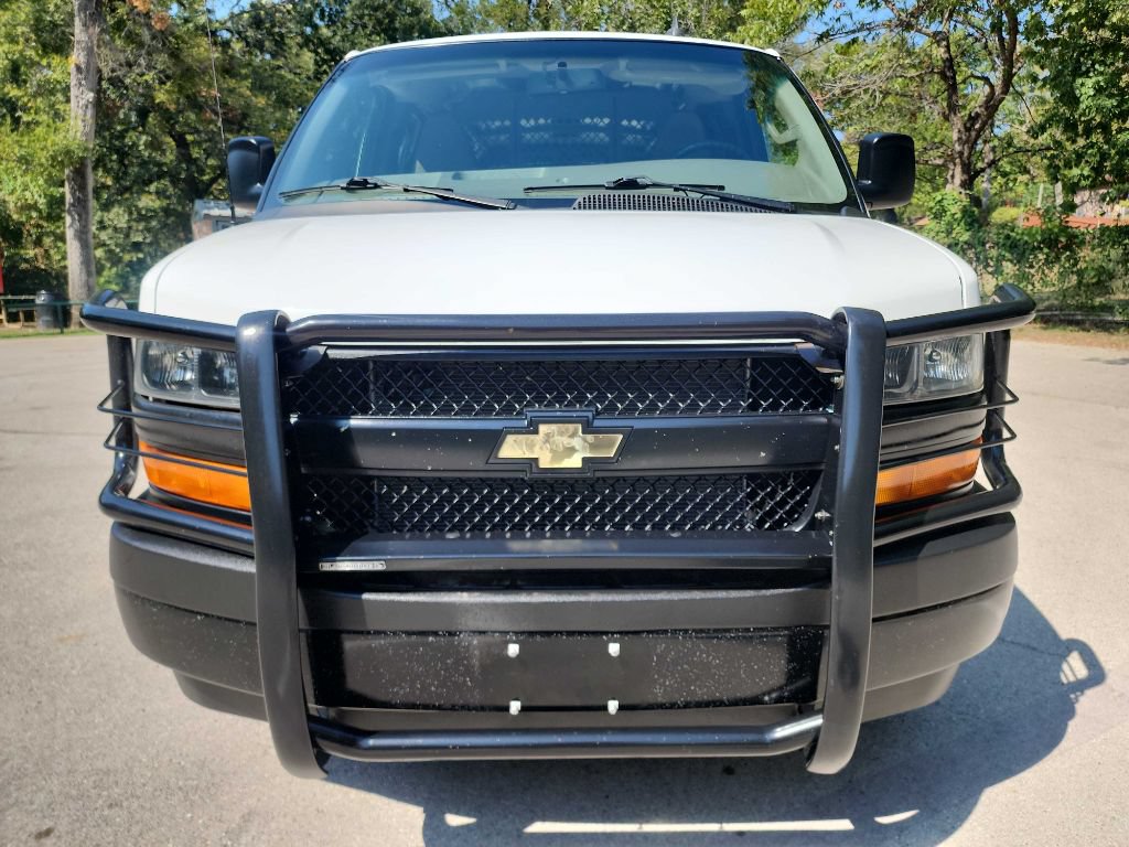 Used 2018 Chevrolet Express 2500 w/ Driver Convenience Package RWD image 2