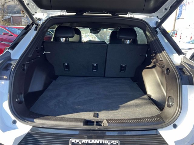 Used 2025 Chevrolet Equinox EV LT w/ Convenience Package image 9