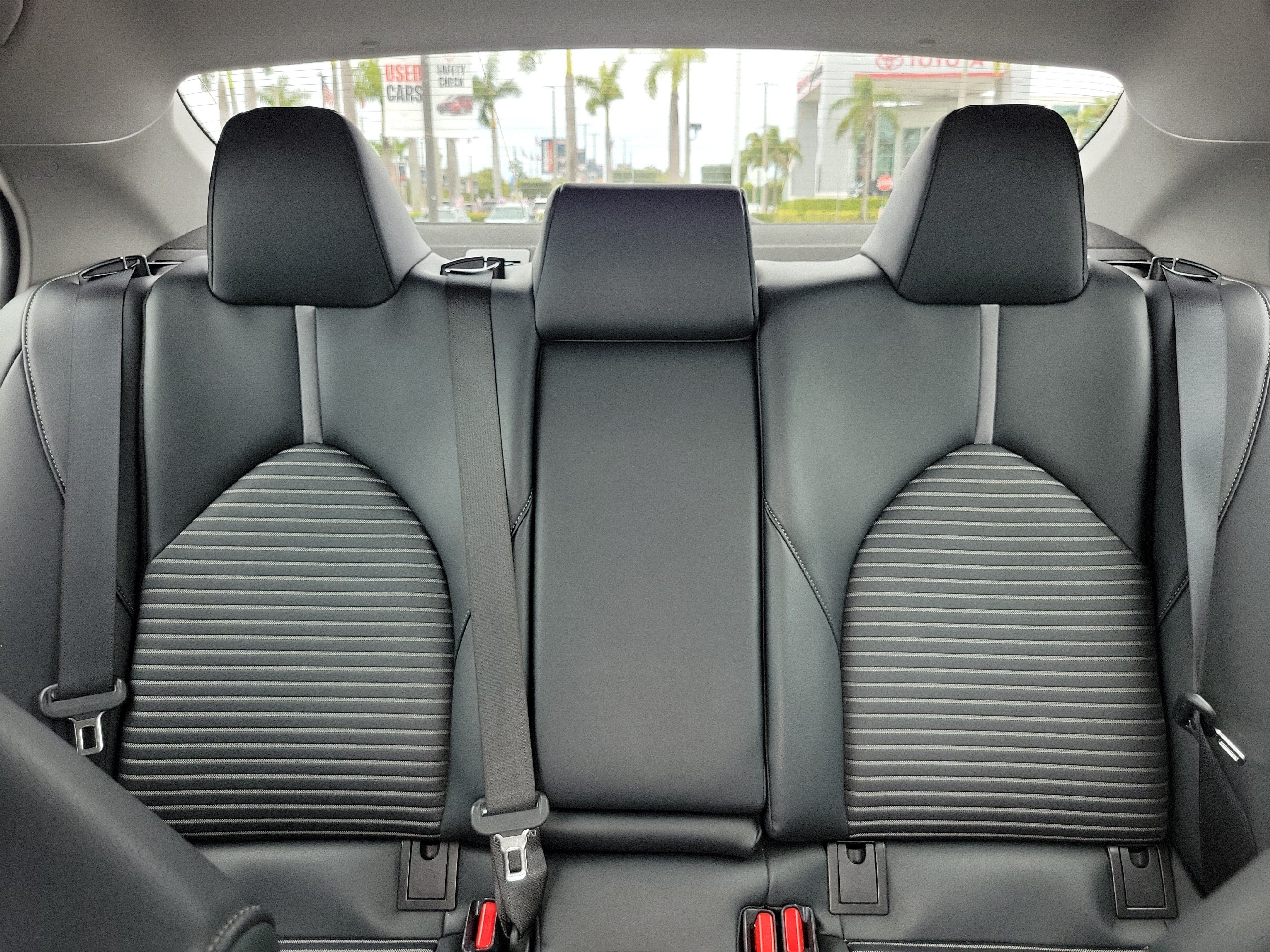 Used 2022 Toyota Camry SE FWD image 21