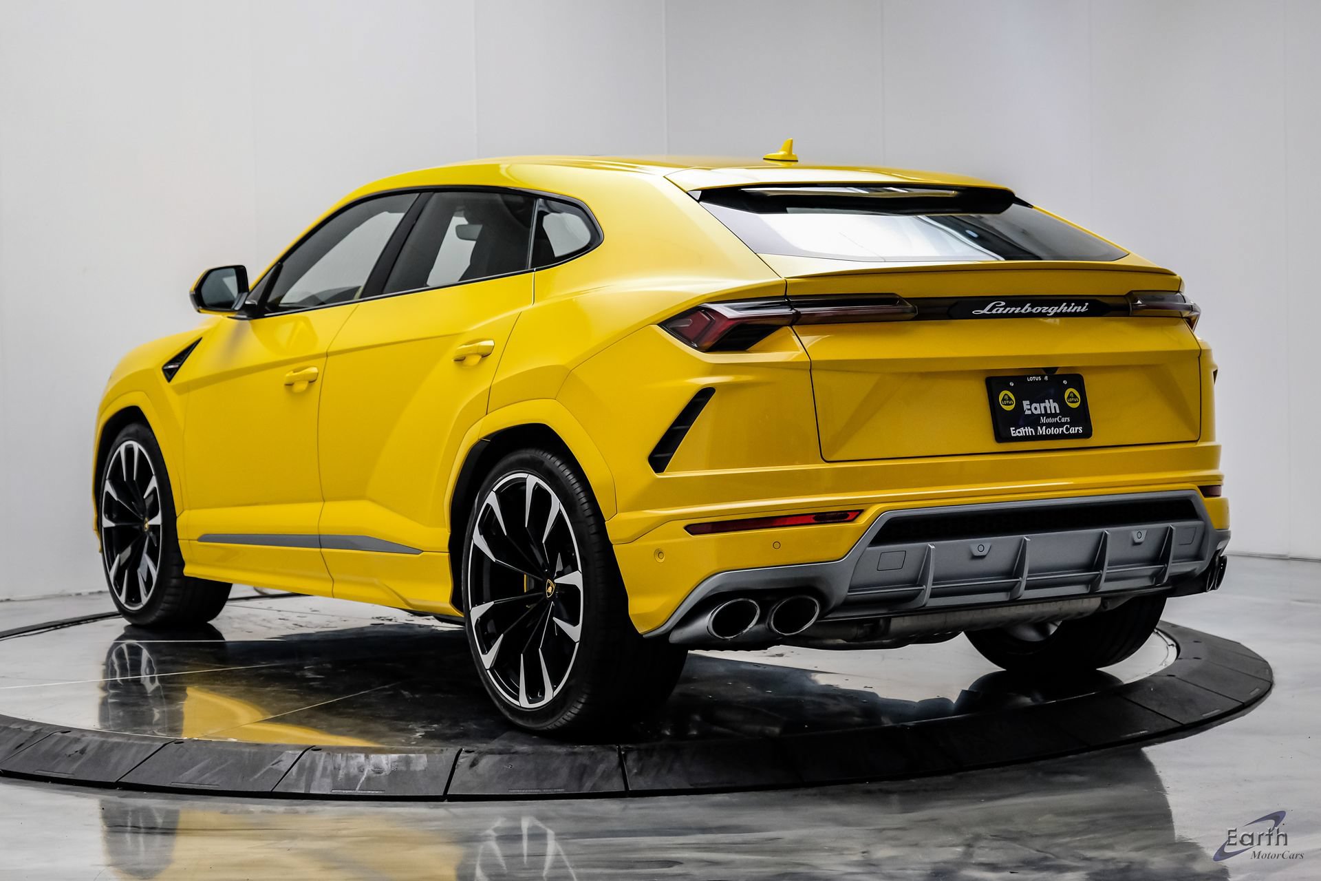Used 2021 Lamborghini Urus AWD/4WD image 11
