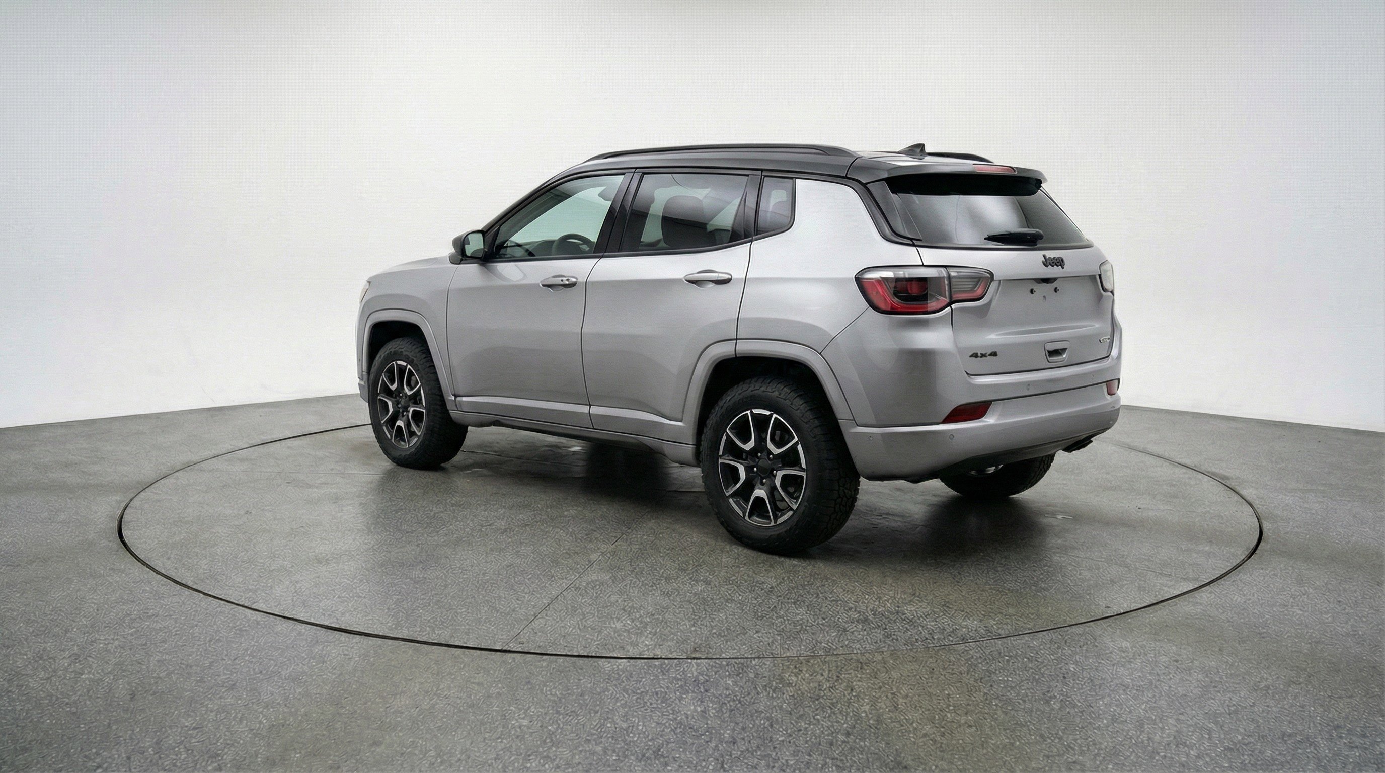 Used 2025 Jeep Compass Trailhawk image 6