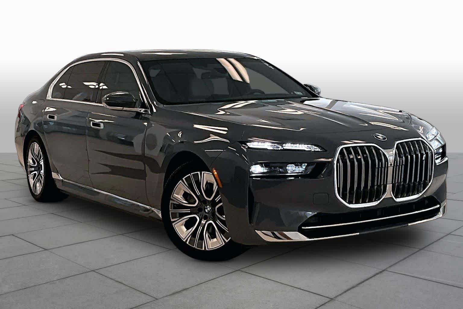Used 2024 BMW i7 xDrive60 w/ Executive Package AWD/4WD image 2