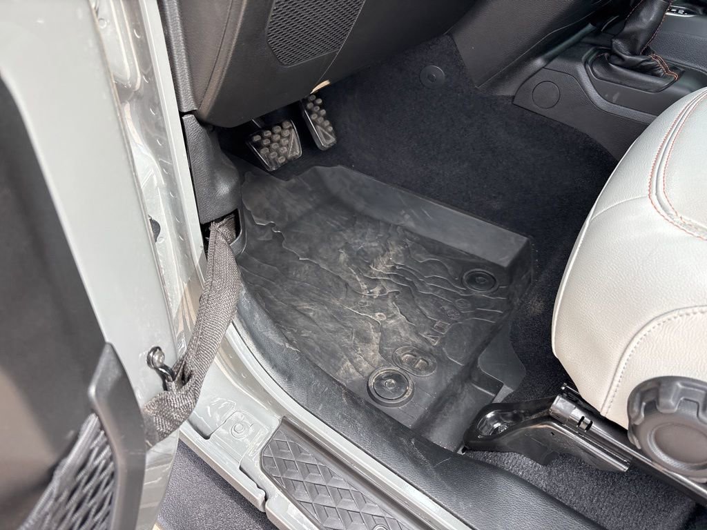 Used 2023 Jeep Gladiator Mojave w/ LED Lighting Group AWD/4WD image 16