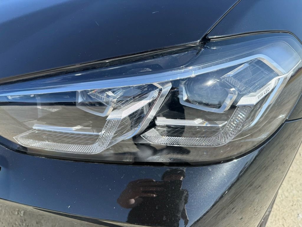 Used 2025 BMW X4 xDrive30i image 9