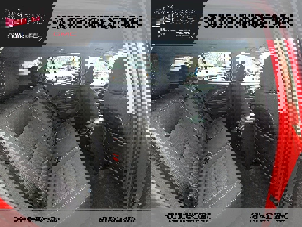 Used 2023 GMC Terrain SLE w/ Driver Convenience Package image 19