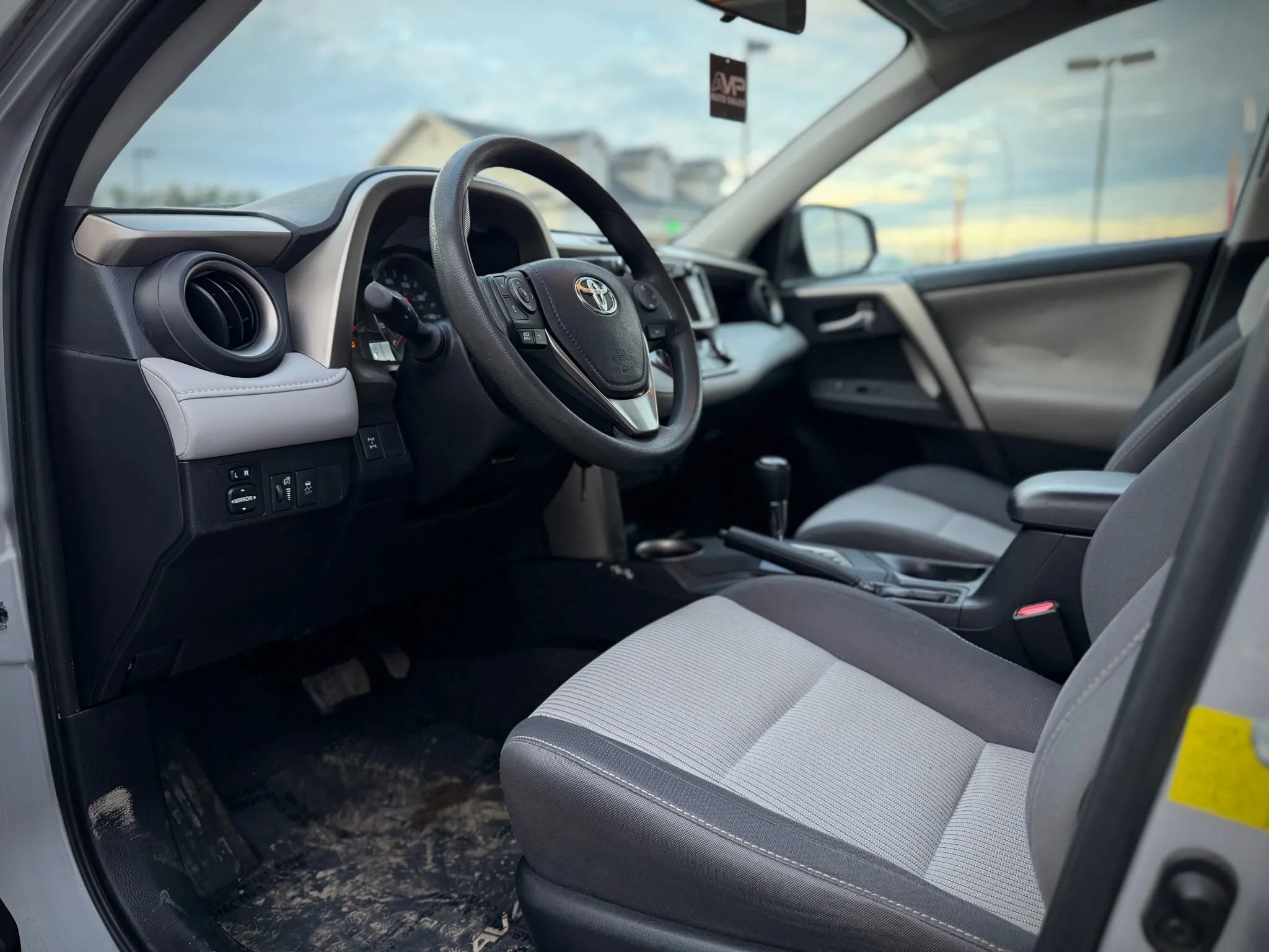 Used 2015 Toyota RAV4 XLE image 8