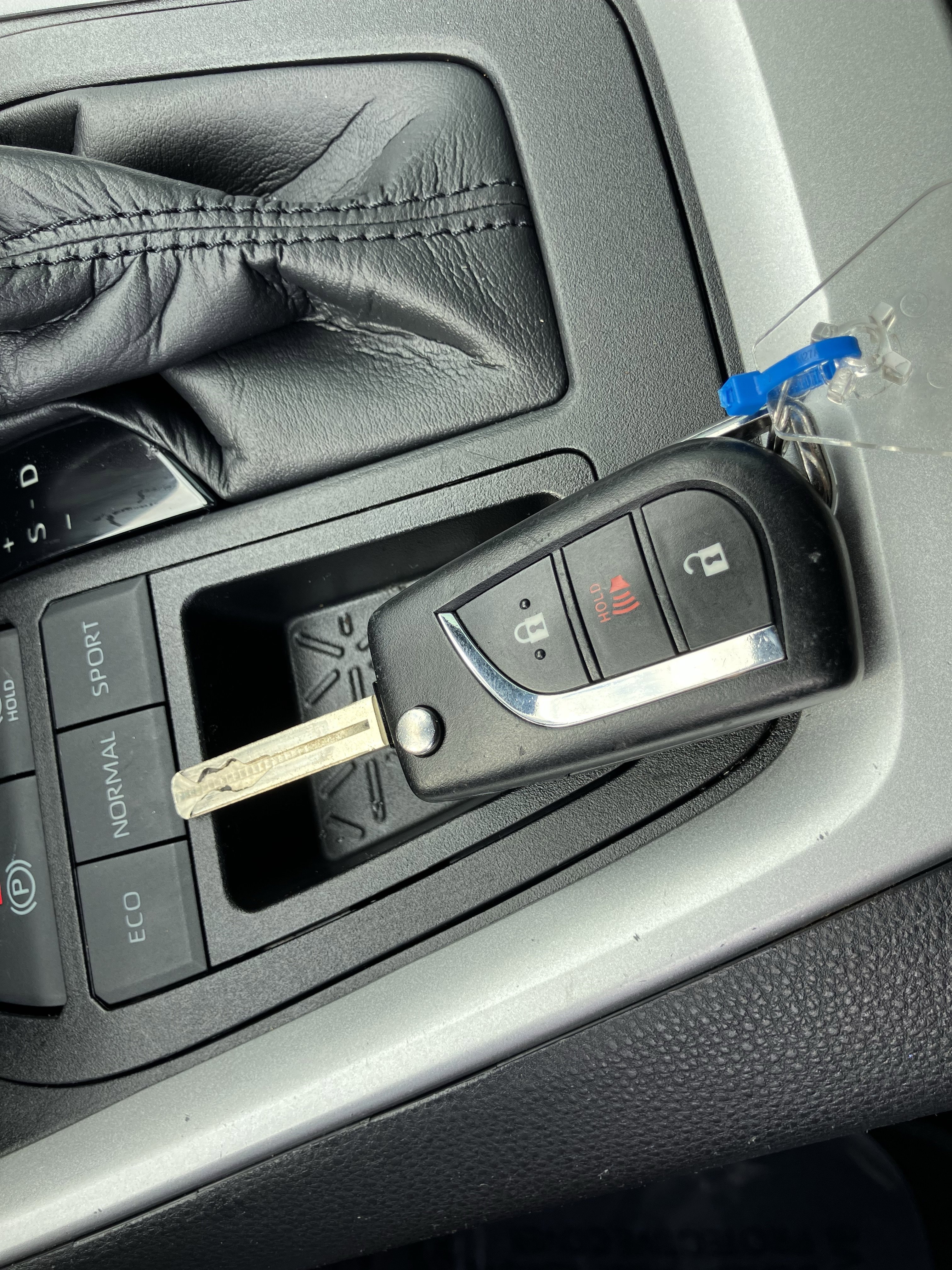 Used 2021 Toyota RAV4 LE image 37