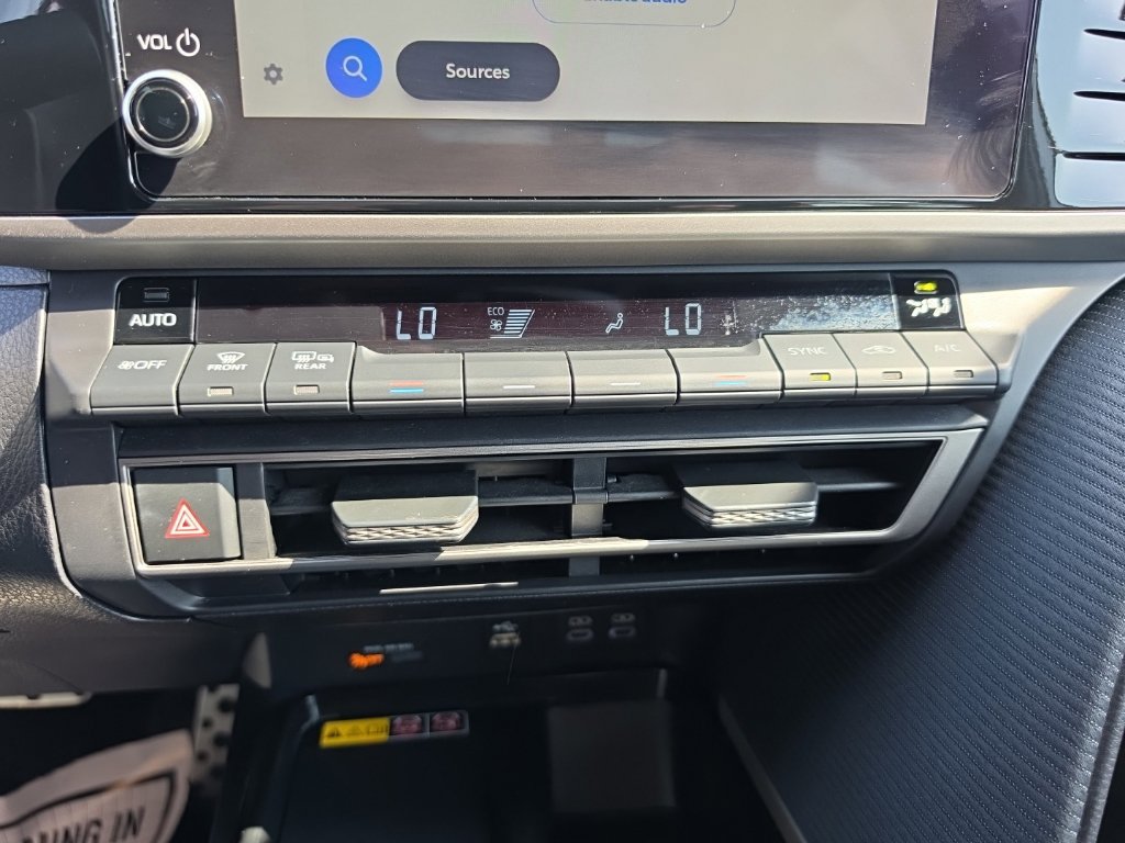 Used 2025 Toyota Camry SE FWD image 14