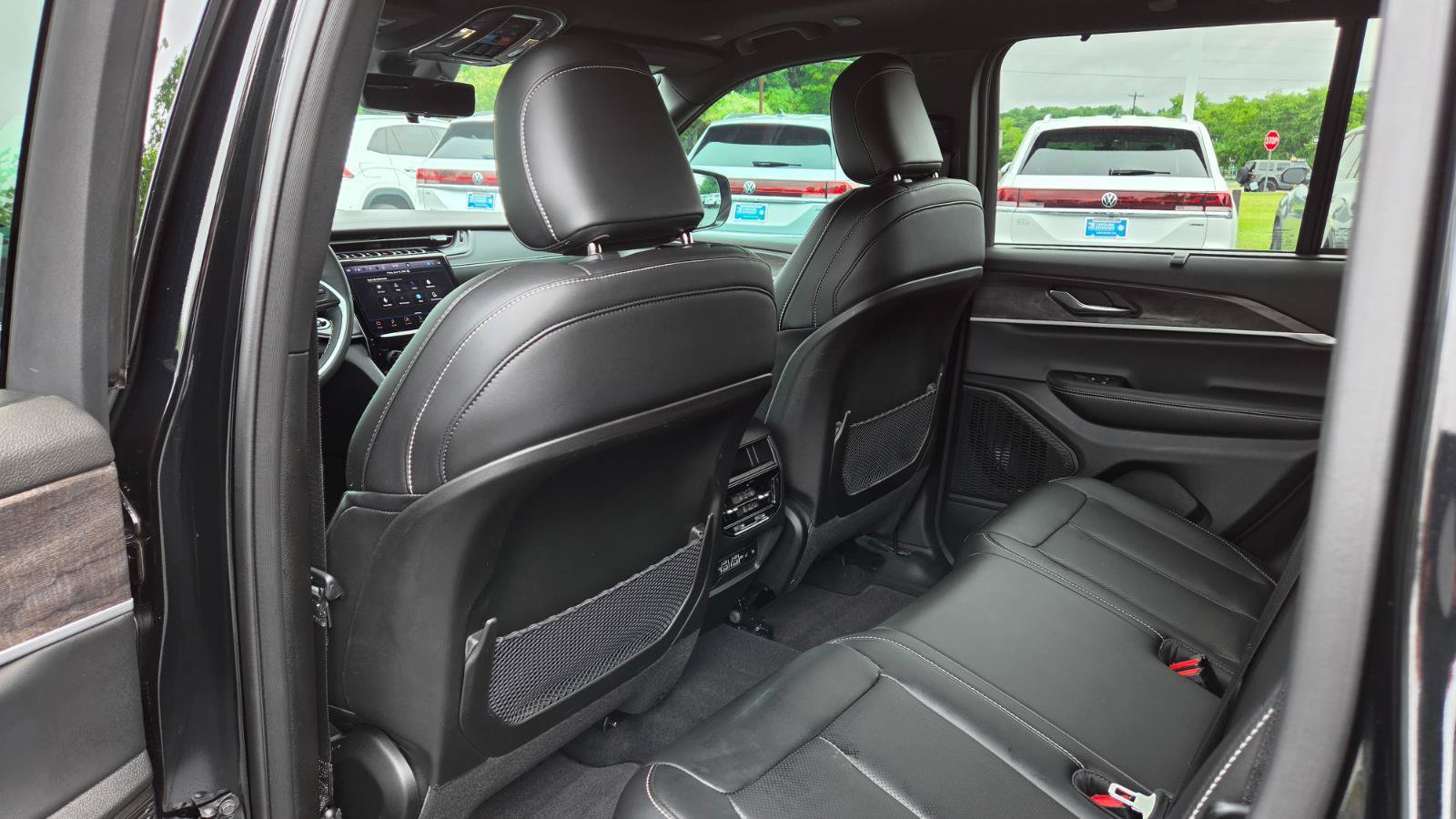 Used 2025 Jeep Grand Cherokee Limited w/ Luxury Tech Group II RWD image 49