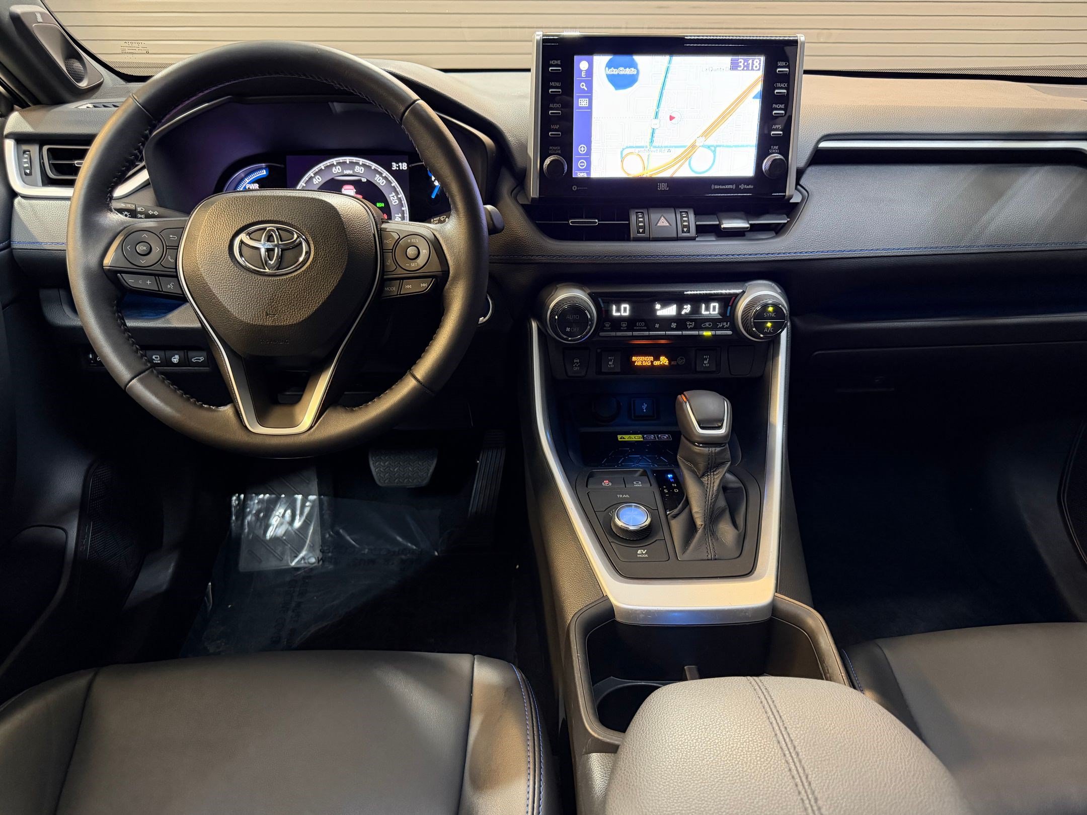 Used 2022 Toyota RAV4 XSE AWD/4WD image 4