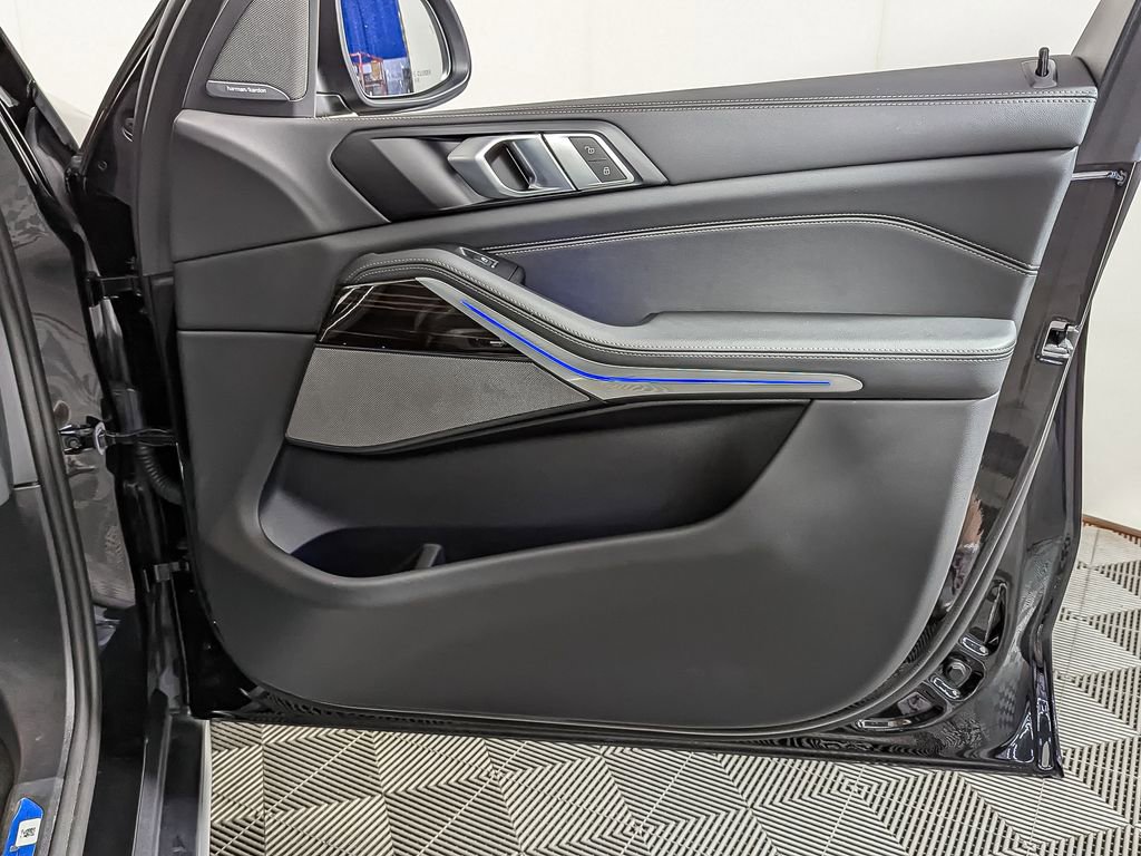 Used 2025 BMW X5 xDrive50e w/ Climate Comfort Package image 41