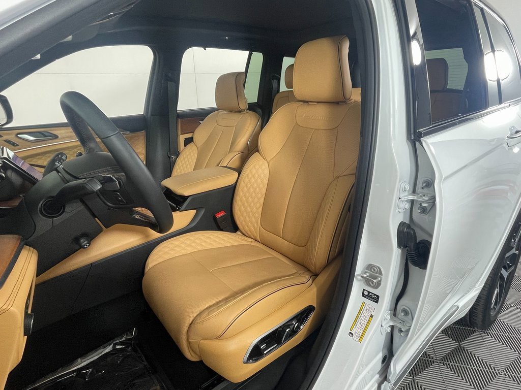 Used 2025 Jeep Grand Cherokee Summit image 23