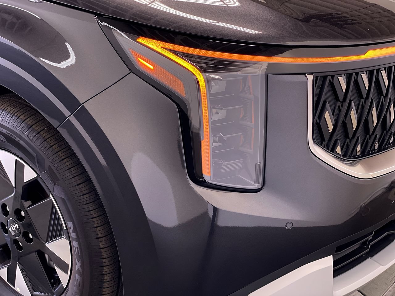 New 2027 Kia Carnival LXS FWD image 11