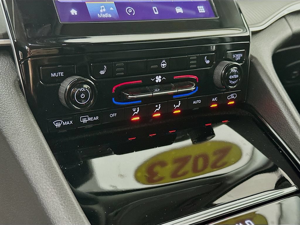 Certified 2023 Jeep Grand Cherokee Laredo w/ Luxury Tech Group I AWD/4WD image 25