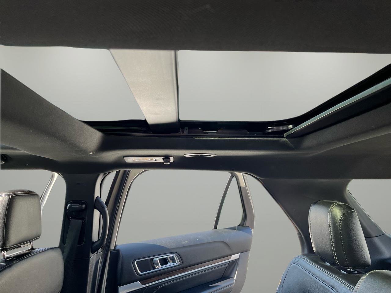 Used 2017 Ford Explorer Limited image 22