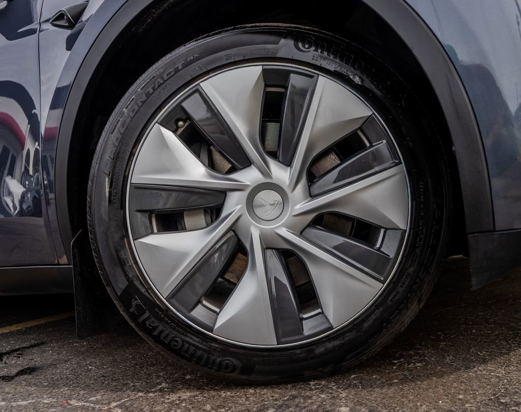 Used 2023 Tesla Model Y Long Range AWD/4WD image 30