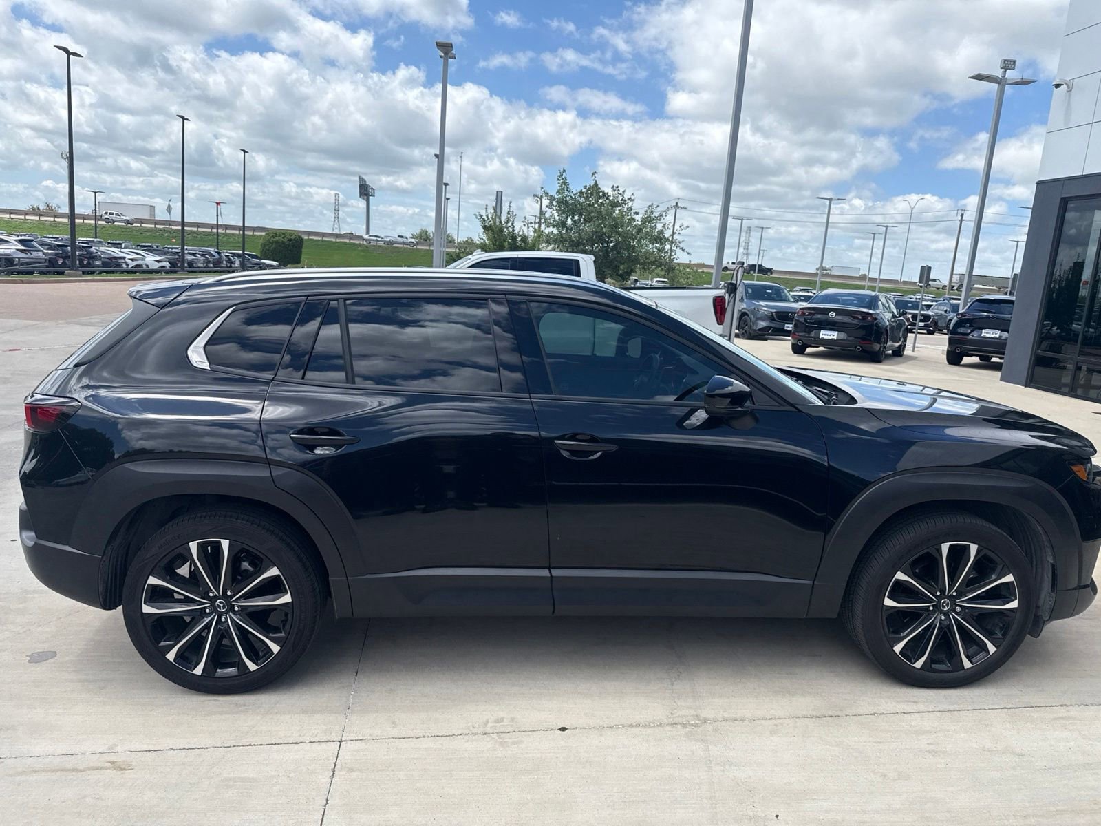 Used 2025 MAZDA CX-50 AWD 2.5 Turbo w/ Premium Pkg image 4