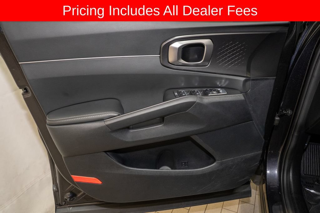 Used 2025 Kia Sorento S w/ Panoramic Sunroof Package FWD image 11