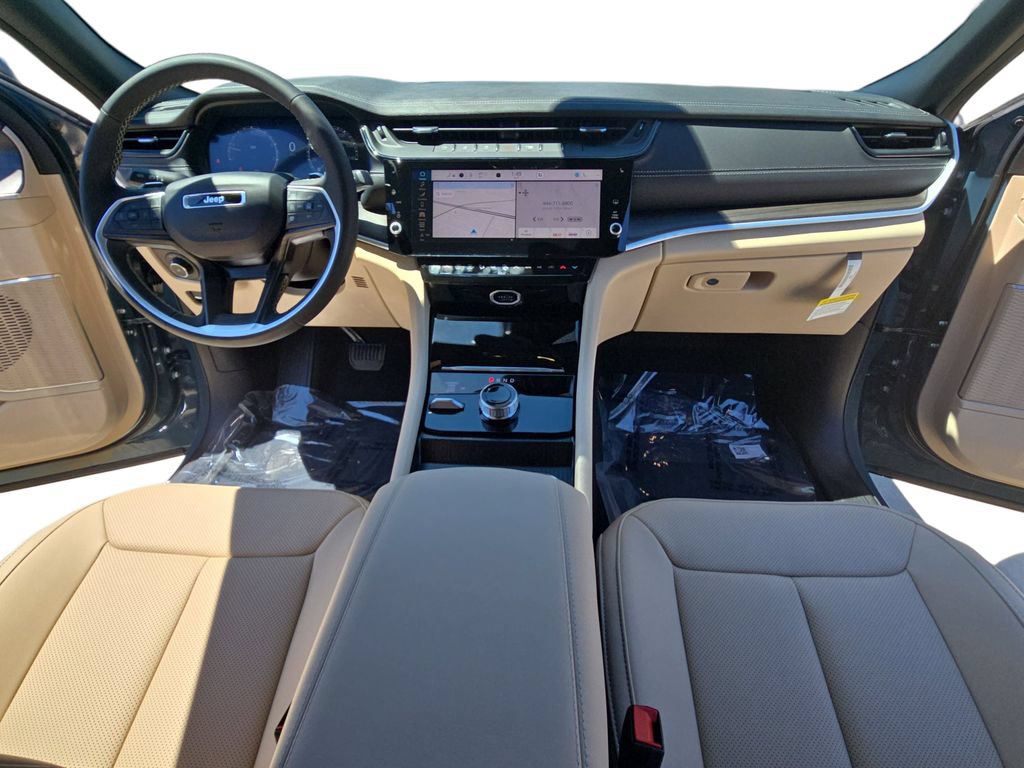 New 2026 Jeep Grand Cherokee Limited w/ Luxury Tech Group II AWD/4WD image 36