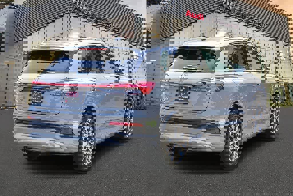 Used 2023 Audi Q4 e-tron Premium Plus w/ Premium Plus image 4