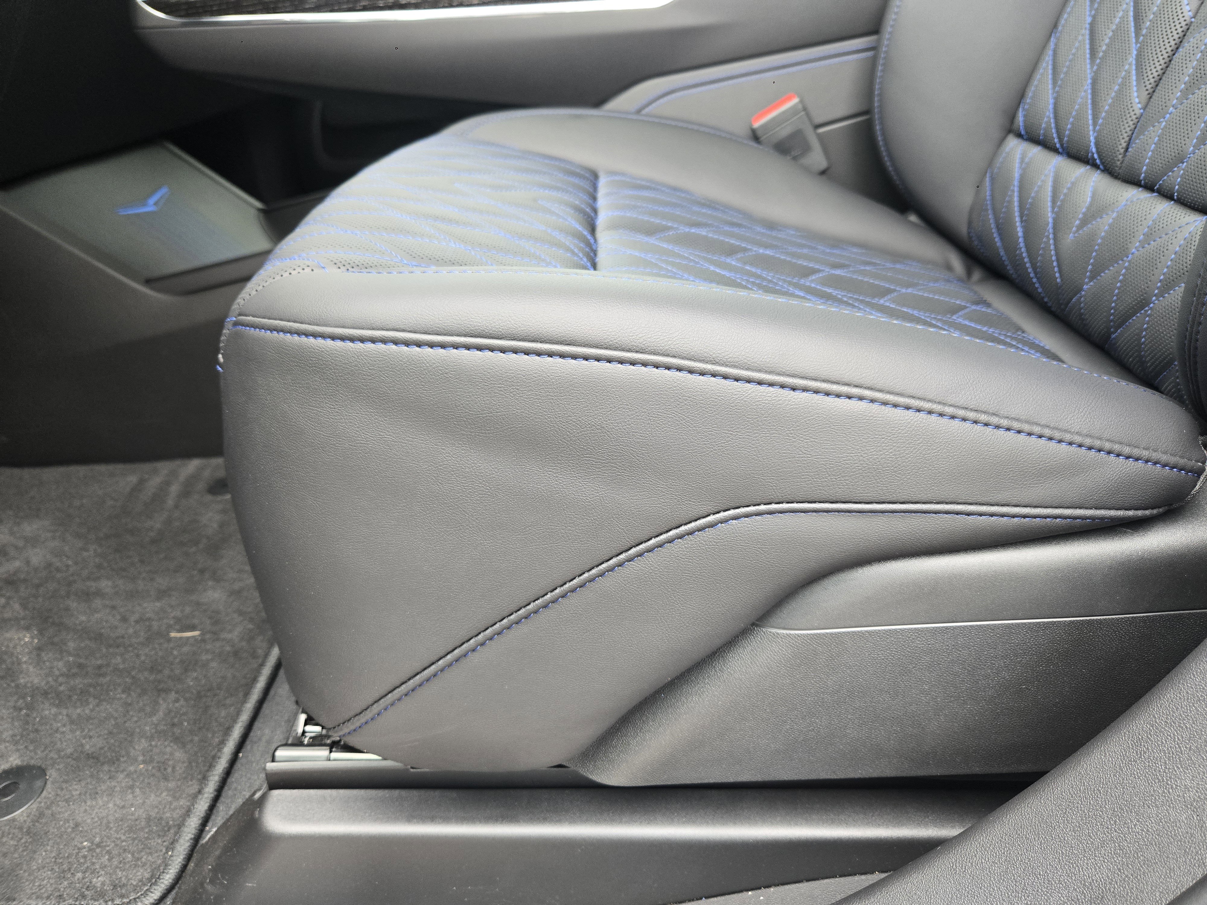 New 2026 Cadillac Escalade IQL Sport 1 w/ LPO, ONYX Package image 17