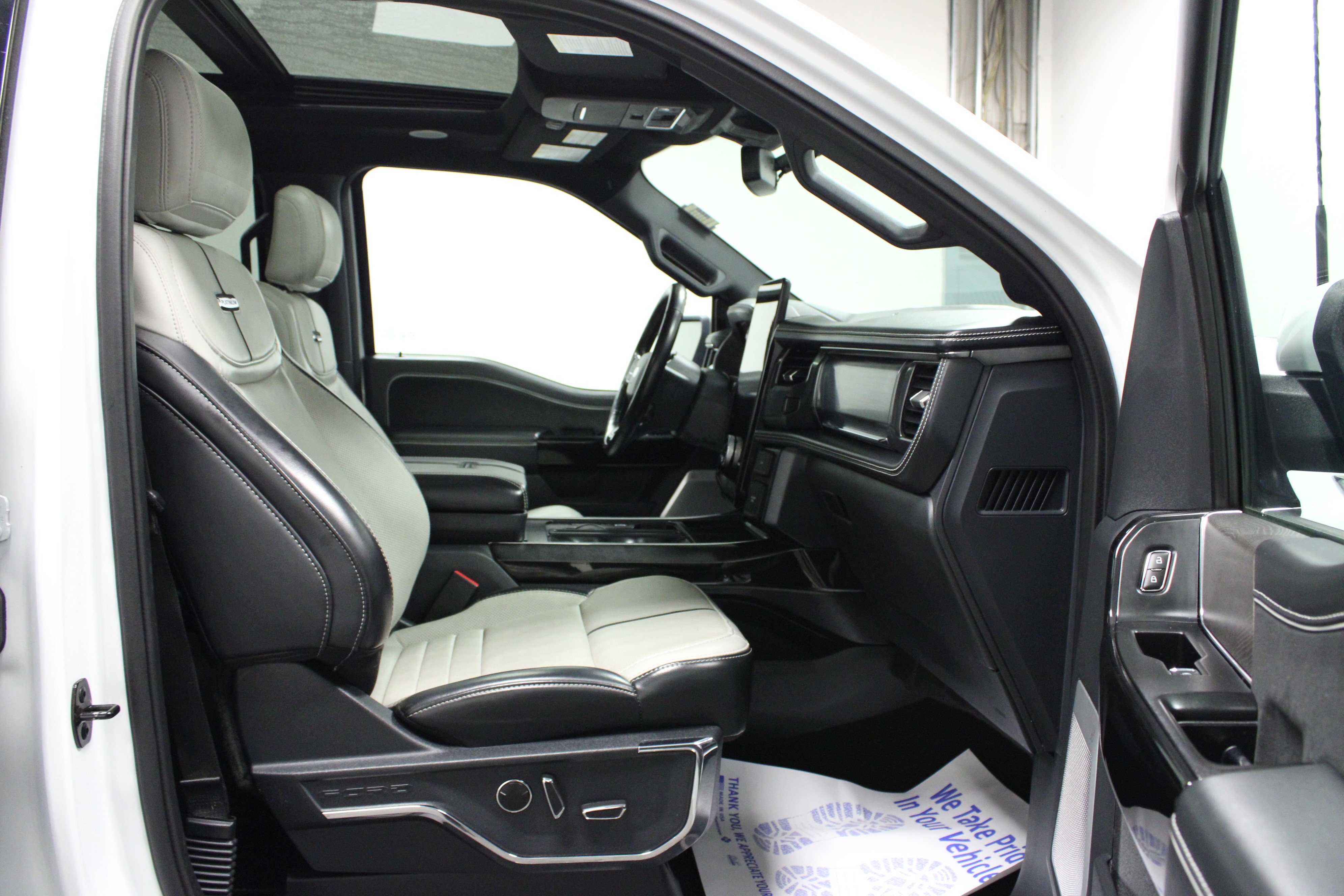 Used 2023 Ford F150 Lightning Platinum image 16