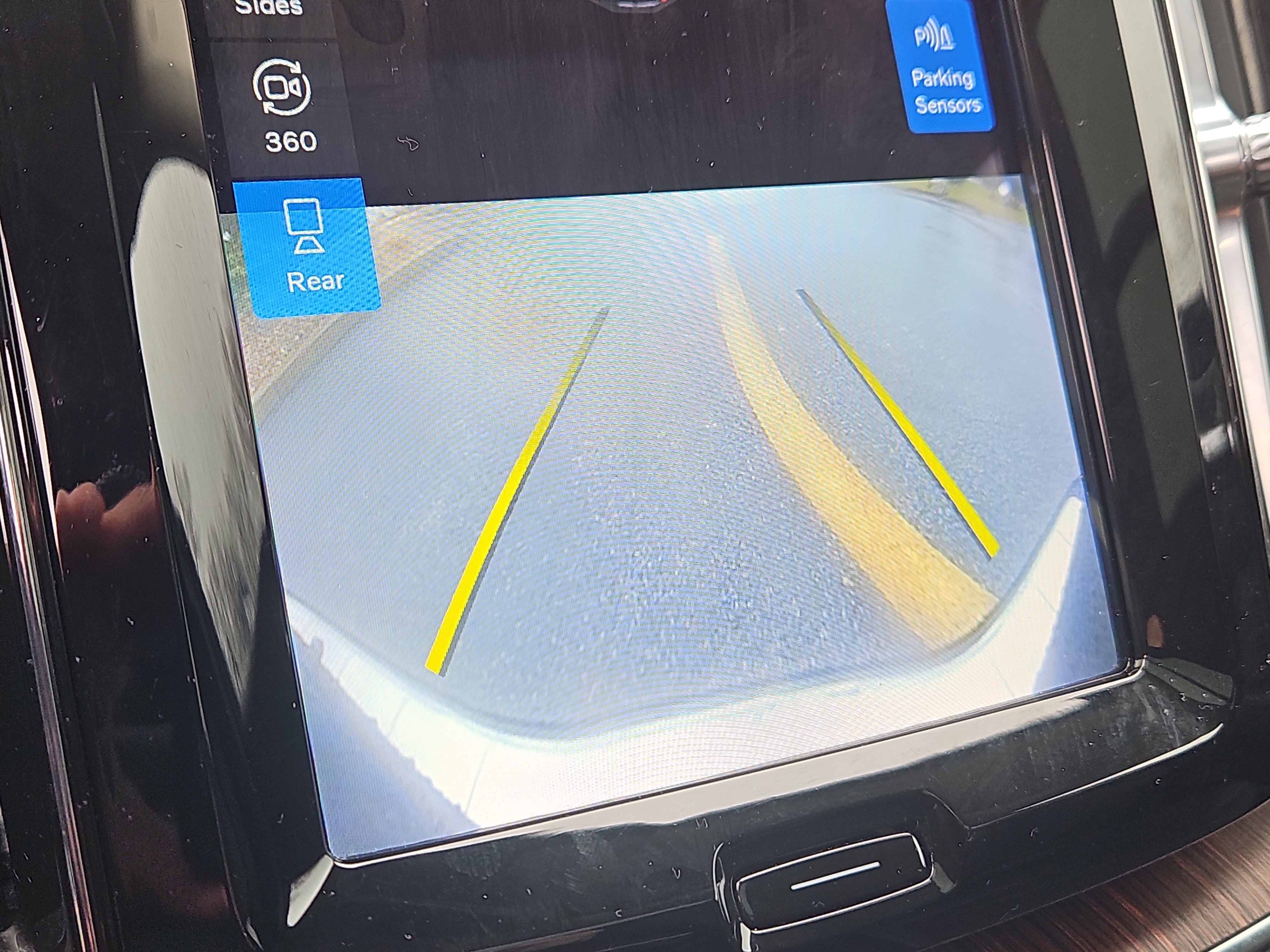 Used 2023 Volvo XC60 B5 Plus w/ Climate Package image 8