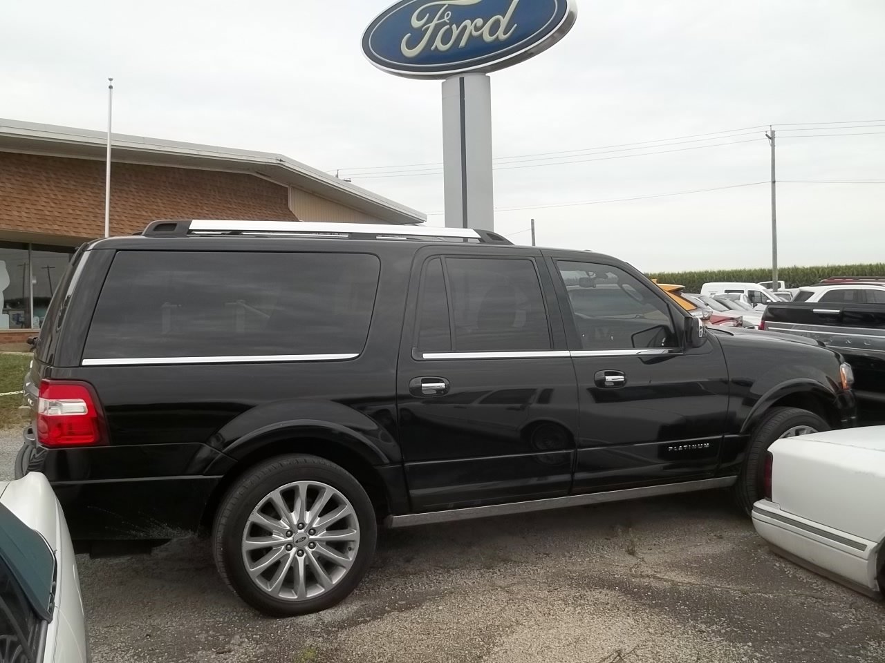 Used 2017 Ford Expedition Max Platinum image 4