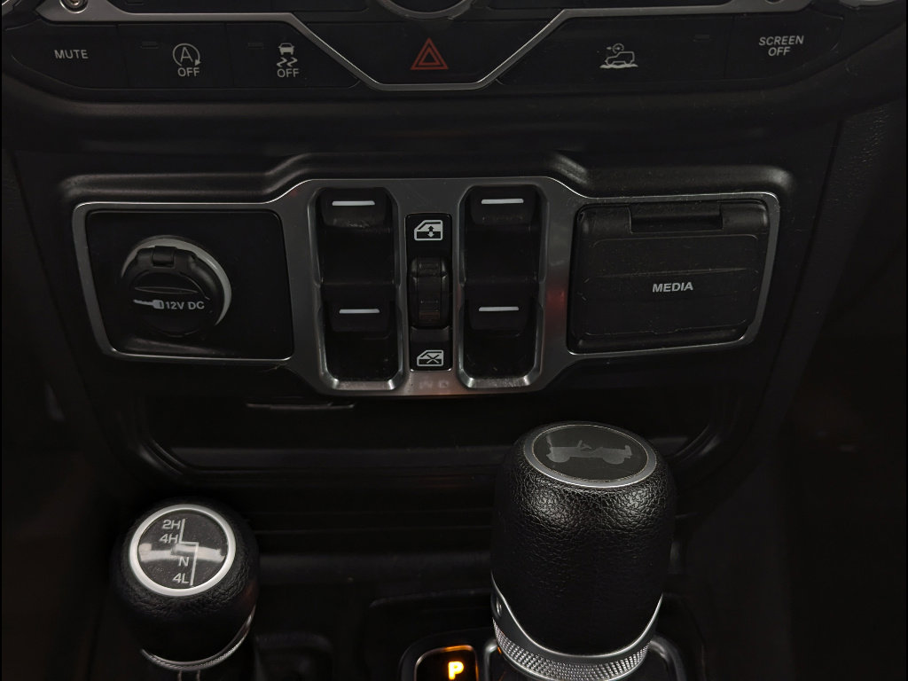 Used 2021 Jeep Wrangler Unlimited Sahara AWD/4WD image 31