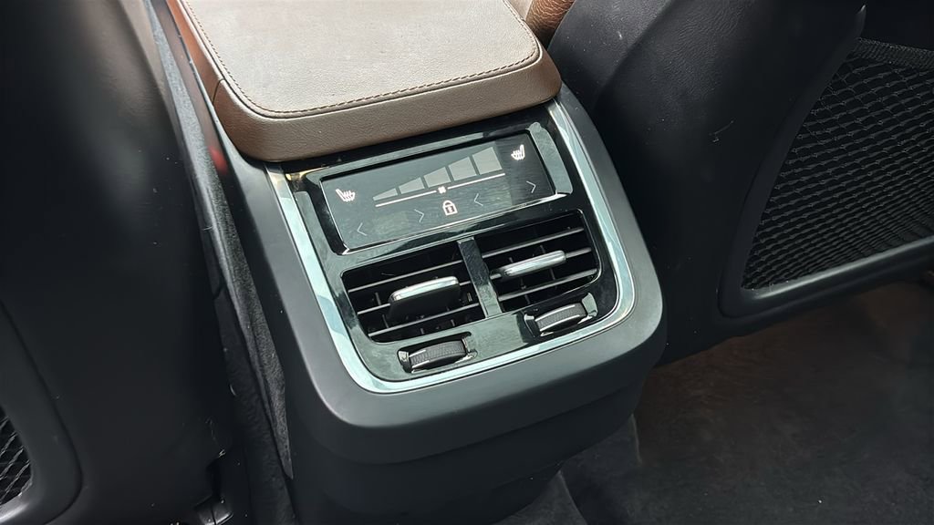 Certified 2023 Volvo XC90 B6 Plus AWD/4WD image 9