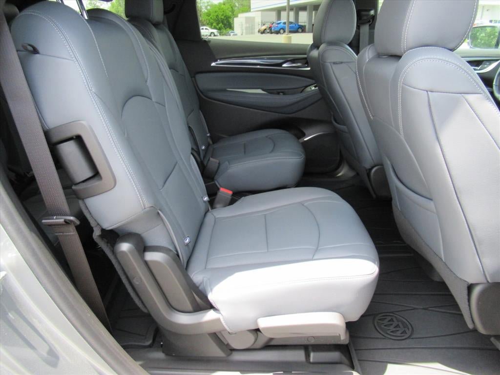 Used 2024 Buick Enclave Essence w/ Technology Package FWD image 31