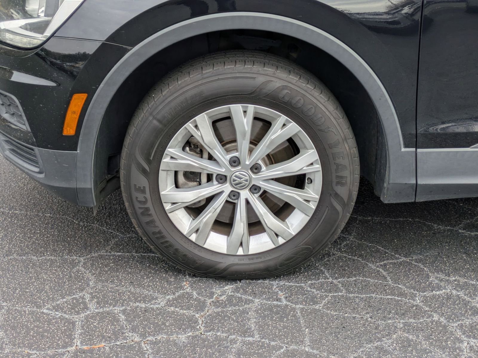 Used 2020 Volkswagen Tiguan S image 30