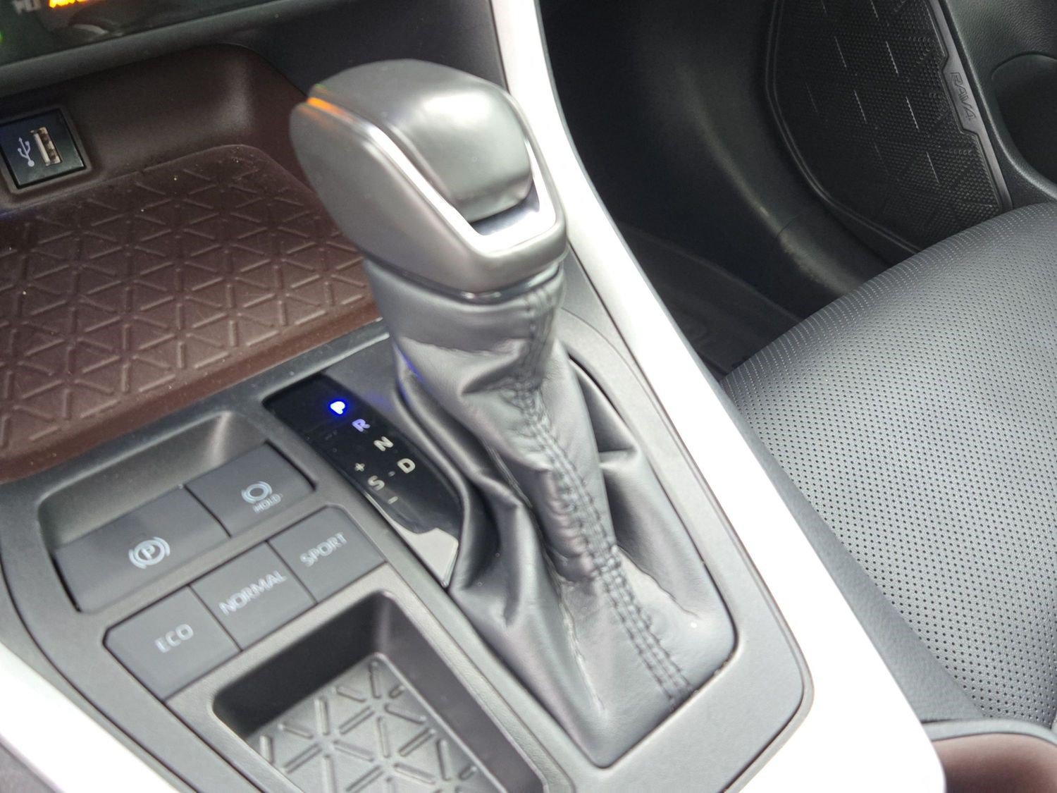 Used 2025 Toyota RAV4 Limited w/ Weather Package FWD image 26