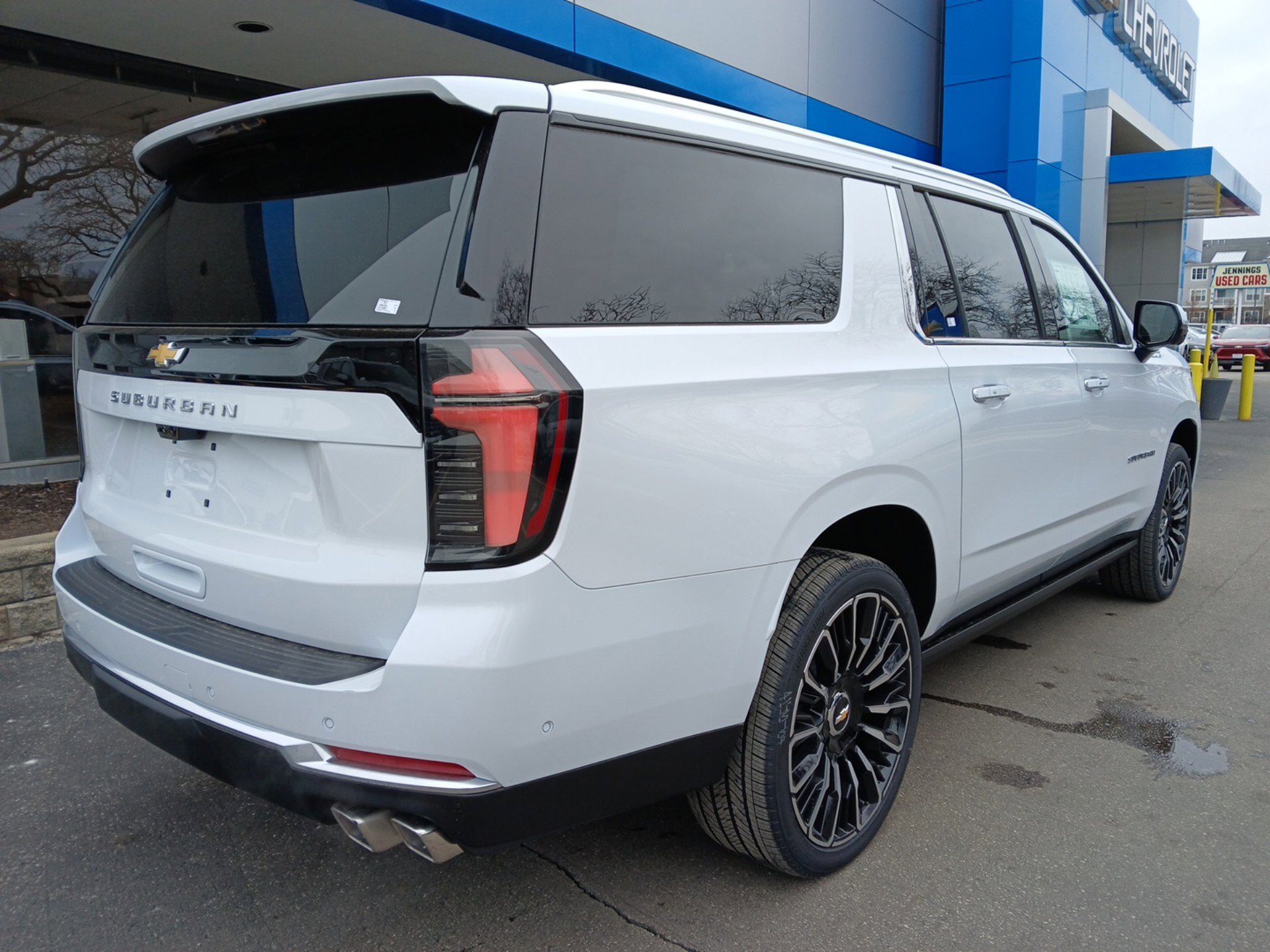 New 2026 Chevrolet Suburban High Country image 4